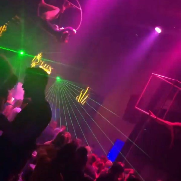 Снимок сделан в D&#39;lux Club Ankara пользователем Sinan A. 8/18/2021