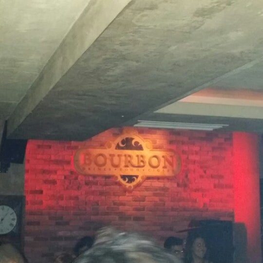 Foto tirada no(a) Bourbon Bar por sanctus d. em 9/27/2014