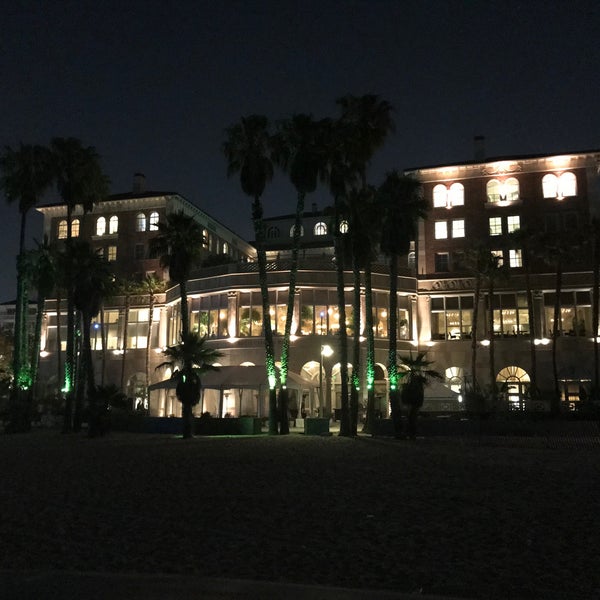 รูปภาพถ่ายที่ Casa Del Mar Hotel โดย Dmitry เมื่อ 6/22/2021