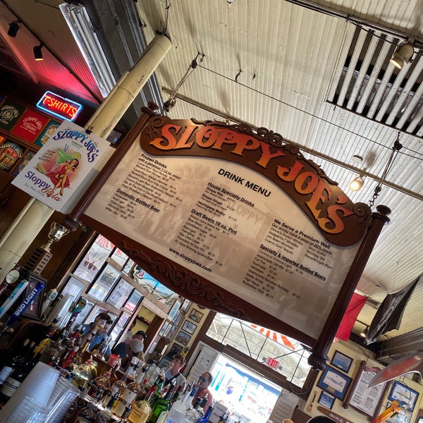รูปภาพถ่ายที่ Sloppy Joe&#39;s Bar โดย Christine B. เมื่อ 10/8/2022