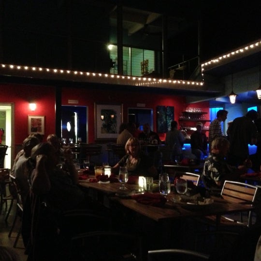 Foto tirada no(a) Blue Dragon Restaurant and Musiquarium por Whitney M. em 1/12/2013