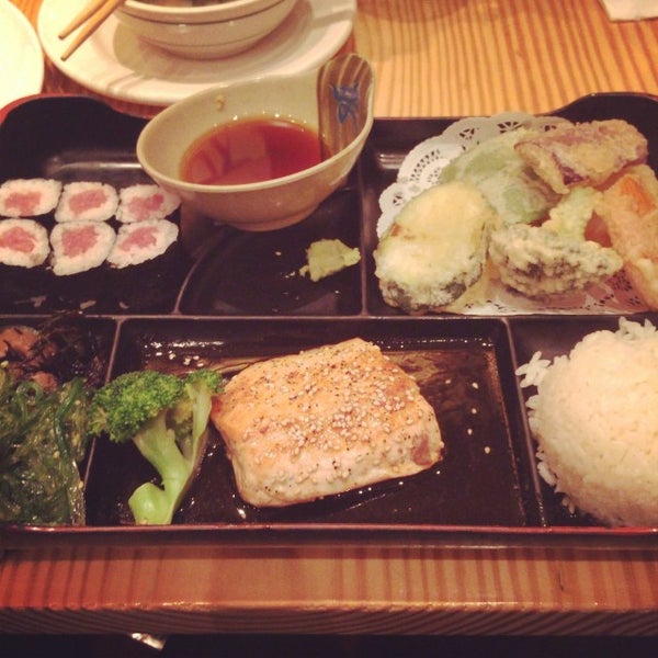 Photo taken at Vine Sushi by Ren W. on 9/27/2013