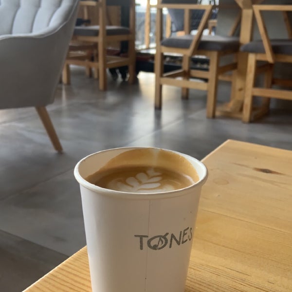 10/24/2021 tarihinde Fawazziyaretçi tarafından Tones Coffee'de çekilen fotoğraf