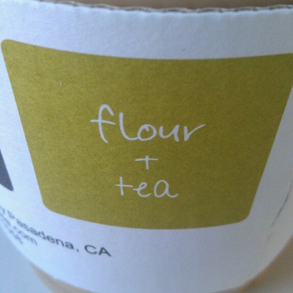 10/8/2013 tarihinde Annie L.ziyaretçi tarafından Flour + Tea'de çekilen fotoğraf