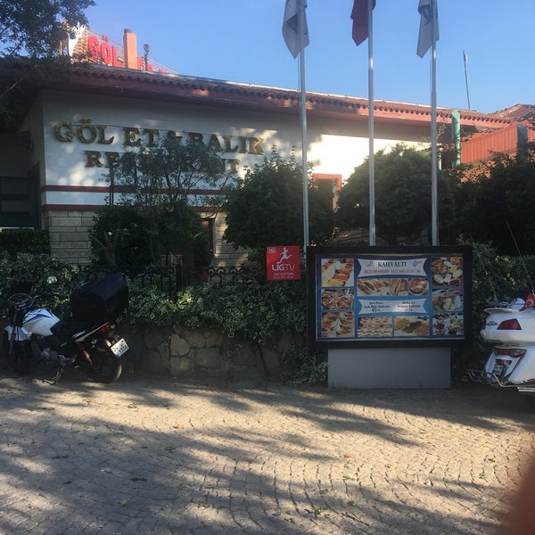 Photo taken at Göl Et Restaurant by Arian A. on 7/9/2018