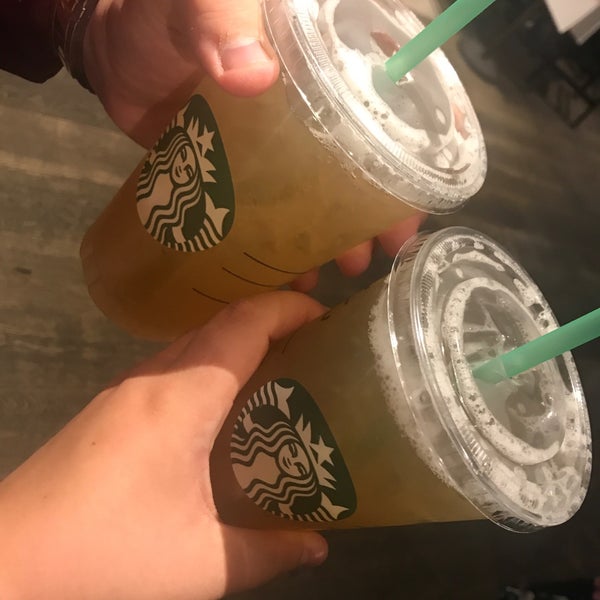 Foto diambil di Starbucks oleh Fauve C. pada 8/9/2018