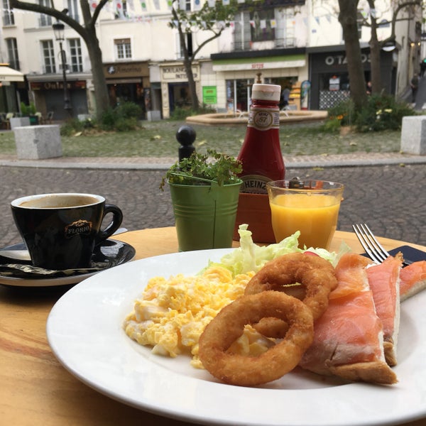 Завтрак был вполне нормальный и недорогой по парижским меркам.