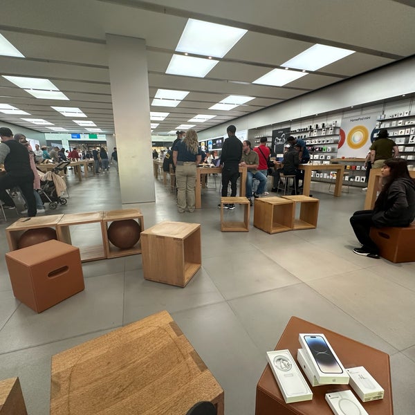 Apple Store 8687 North Central Expy