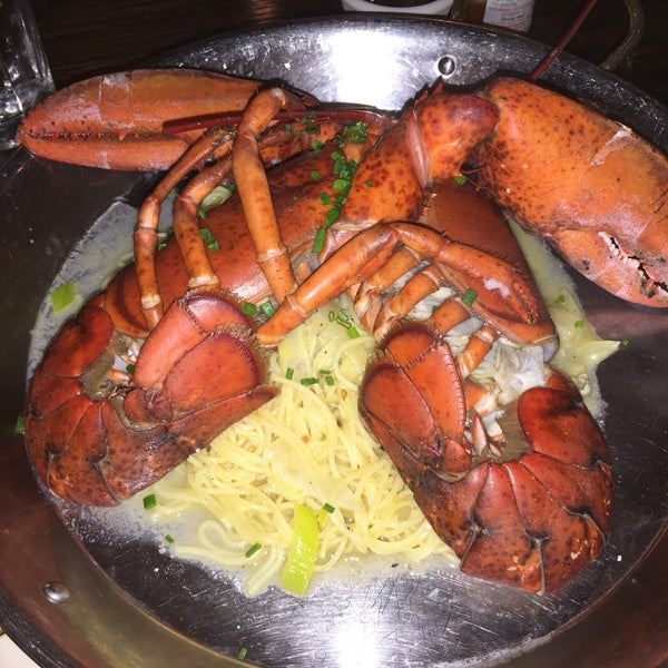 Das Foto wurde bei Rabia&#39;s Seafood/Oyster Bar &amp; Italian Restaurant von Humberto W. am 7/3/2015 aufgenommen