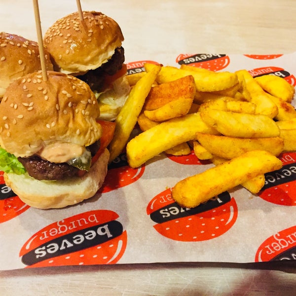 Photo taken at Beeves Burger by Selçuk Ş. on 1/15/2018