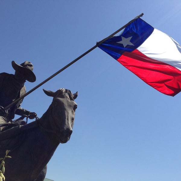 5/3/2013 tarihinde ⚡️OZ⚡️ziyaretçi tarafından Texas Ranger Hall of Fame and Museum'de çekilen fotoğraf