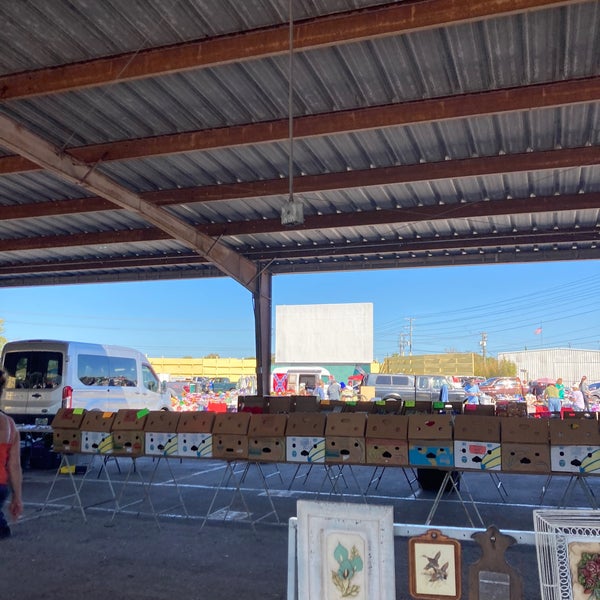 Silvermoon Drive In Theatre - Drive-in Theater in Lakeland