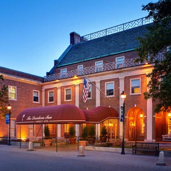 Foto tirada no(a) The Dearborn Inn, A Marriott Hotel por Heather G. em 5/30/2015