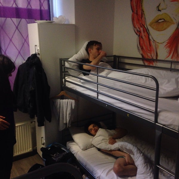 รูปภาพถ่ายที่ Red Fox Hostel โดย Vladislav B. เมื่อ 4/3/2015