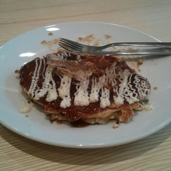 Снимок сделан в Hanage - Japanese Okonomiyaki пользователем Thomas B. 4/17/2014