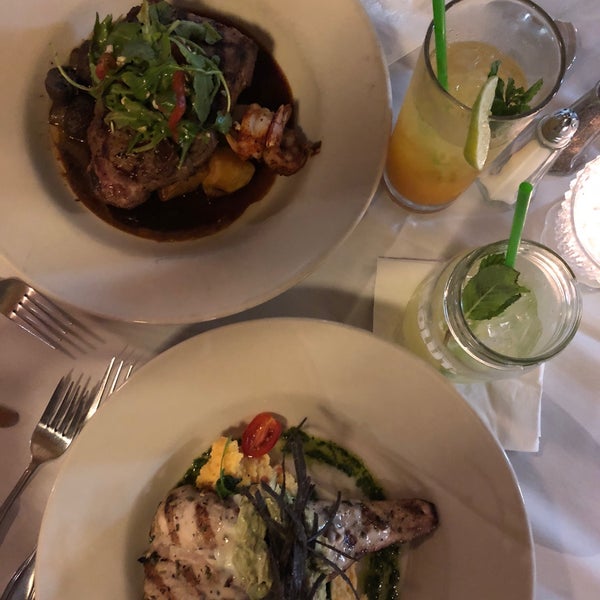 Foto diambil di Blue Heron Restaurant &amp; Sushi Bar oleh Hayley M. pada 9/16/2018