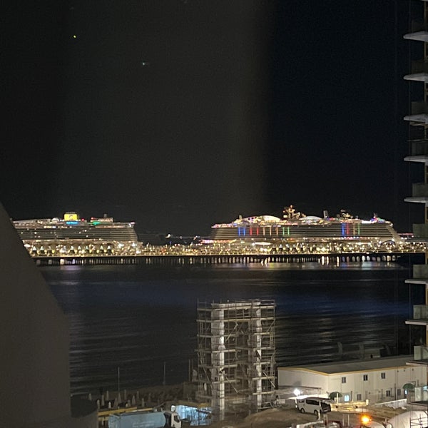 Photo taken at Hilton Dubai Jumeirah by Enrico D. on 12/30/2022
