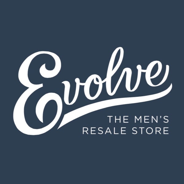 รูปภาพถ่ายที่ Evolve: The Men&#39;s Resale Store โดย Brett H. เมื่อ 9/7/2015