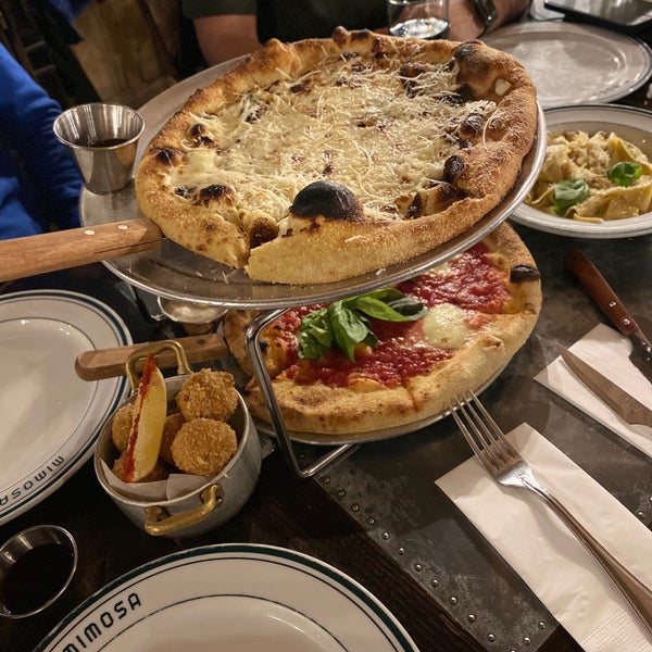 Снимок сделан в Mimosa Brooklyn Pizza пользователем Abdul Lattif 11/14/2021