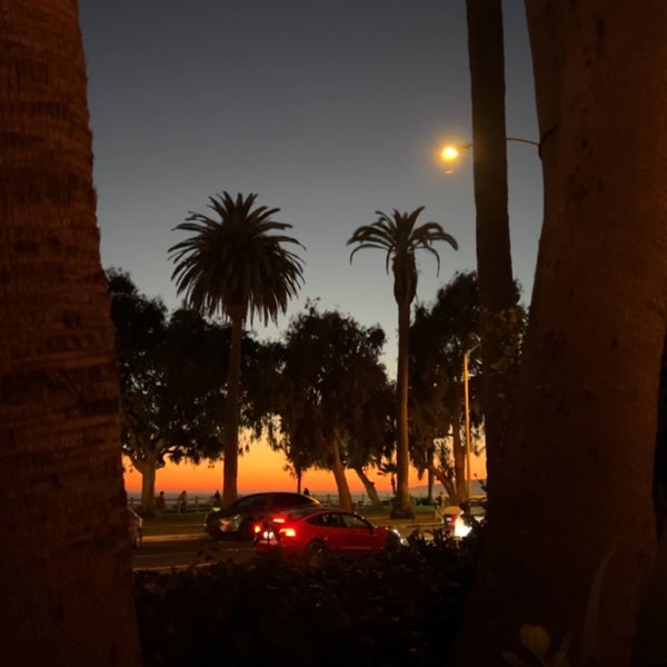Foto diambil di The Bungalow Santa Monica oleh Nawaf pada 10/5/2023