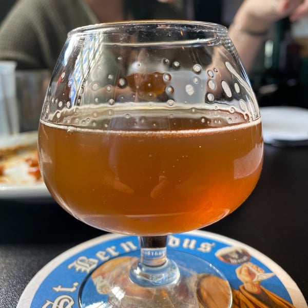 Photo taken at Hunter&#39;s Brewing by Thomas H. on 3/7/2020