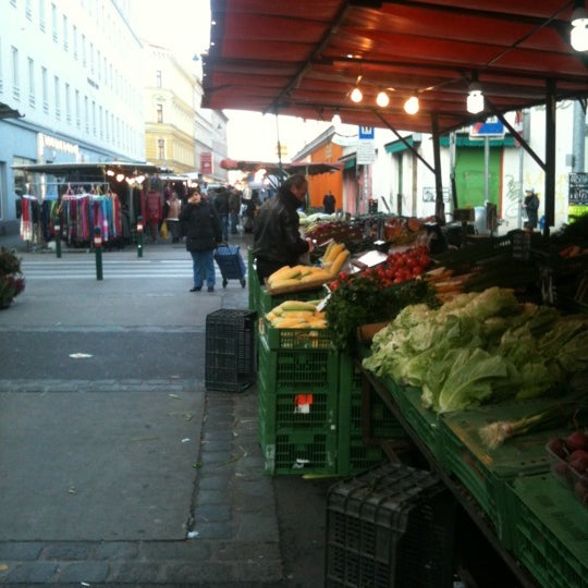 รูปภาพถ่ายที่ Brunnenmarkt โดย marcus a. เมื่อ 10/31/2012