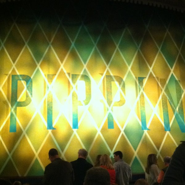 รูปภาพถ่ายที่ PIPPIN The Musical on Broadway โดย Samantha M. เมื่อ 4/13/2013