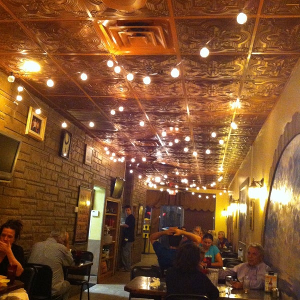 Das Foto wurde bei Sabas Mediterranean Restaurant von Vineet J. am 5/11/2013 aufgenommen