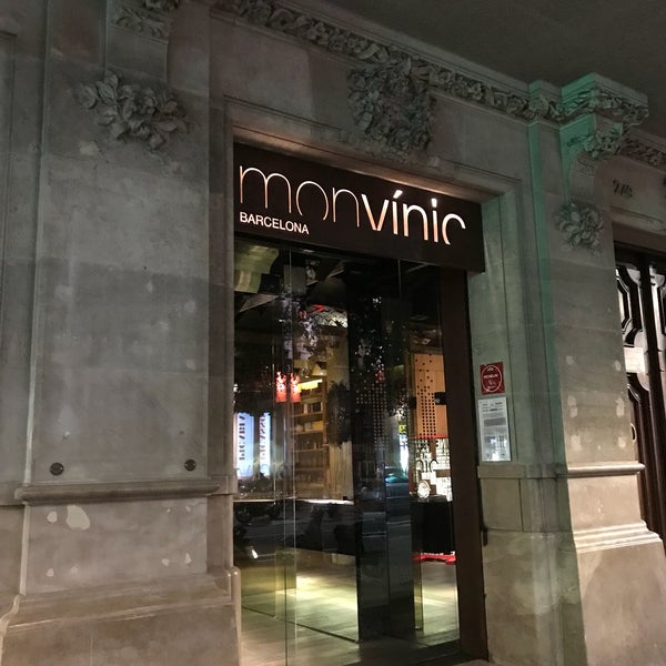 Foto diambil di Monvínic oleh Berry C. pada 10/29/2018