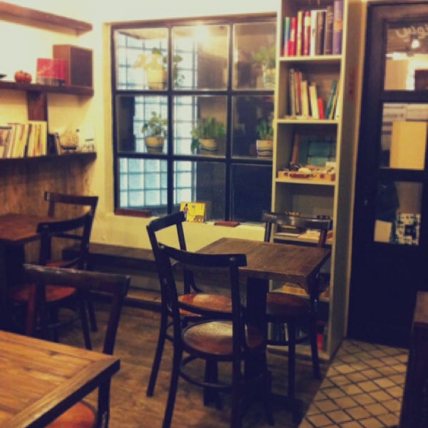 Foto tomada en Kargadan Café  por Omid S. el 1/8/2014