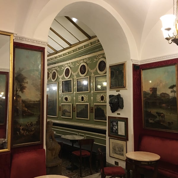 12/18/2017 tarihinde Laika K.ziyaretçi tarafından Antico Caffè Greco'de çekilen fotoğraf