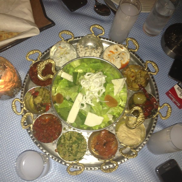 5/22/2013 tarihinde Özlem C.ziyaretçi tarafından Bağdadi Restoran'de çekilen fotoğraf