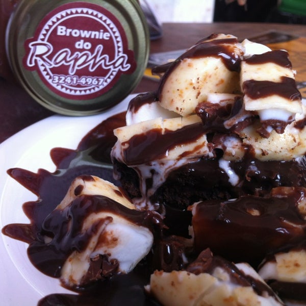 รูปภาพถ่ายที่ Brownie do Rapha โดย Fernanda Q. เมื่อ 5/18/2013