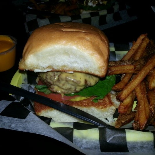 Foto diambil di Fatty&#39;s Burgers &amp; More oleh Angela Z. pada 12/27/2012