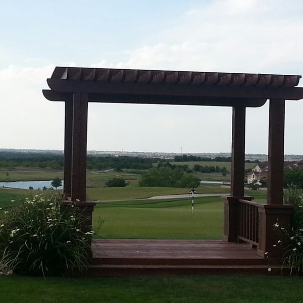 Foto tomada en The Golf Club at Star Ranch  por Robert C. el 5/8/2013