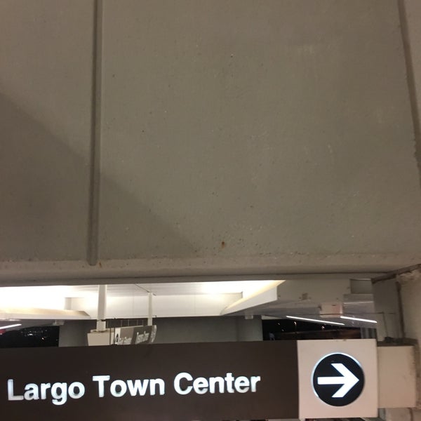 9/29/2017에 Samir L.님이 Tysons Metro Station에서 찍은 사진