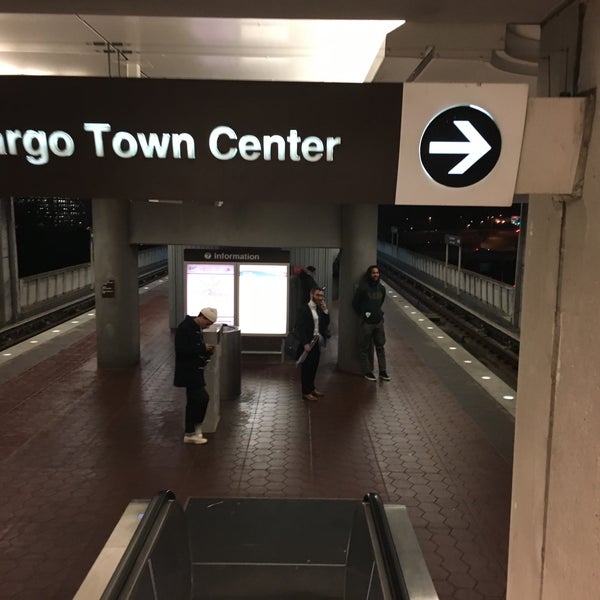 3/29/2018 tarihinde Samir L.ziyaretçi tarafından Tysons Metro Station'de çekilen fotoğraf