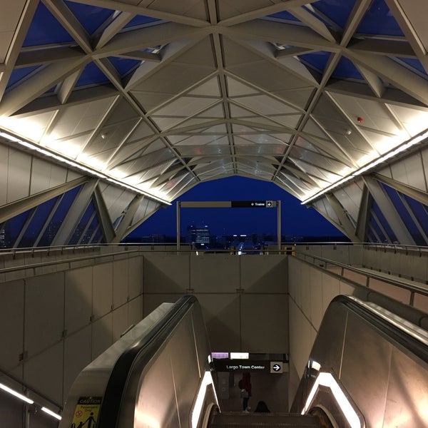 3/9/2018 tarihinde Samir L.ziyaretçi tarafından Tysons Metro Station'de çekilen fotoğraf