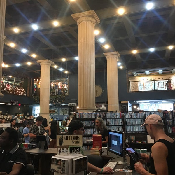 6/9/2018 tarihinde Samir L.ziyaretçi tarafından The Last Bookstore'de çekilen fotoğraf