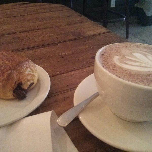 11/16/2013 tarihinde Aissa B.ziyaretçi tarafından Méchant Café Espresso Bar'de çekilen fotoğraf