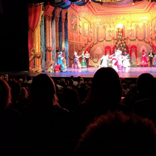 12/15/2017 tarihinde Mike P.ziyaretçi tarafından Comerica Theatre'de çekilen fotoğraf