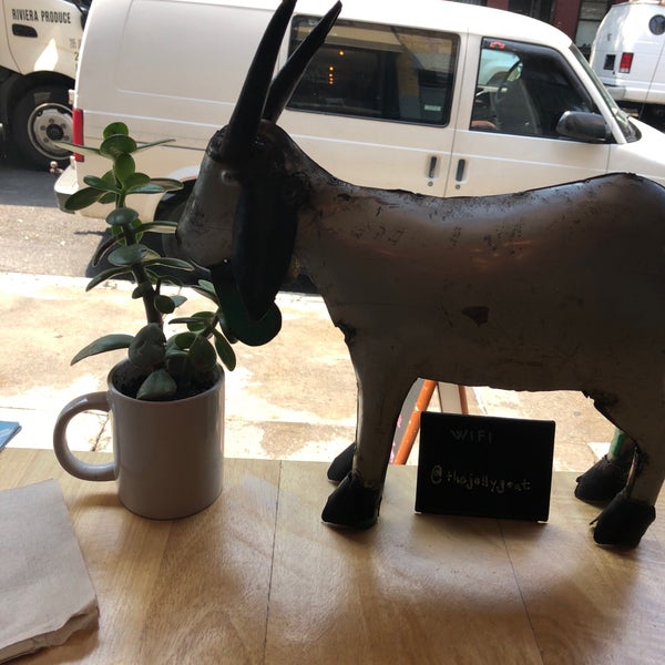 7/14/2018 tarihinde Cody C.ziyaretçi tarafından The Jolly Goat Coffee Bar'de çekilen fotoğraf