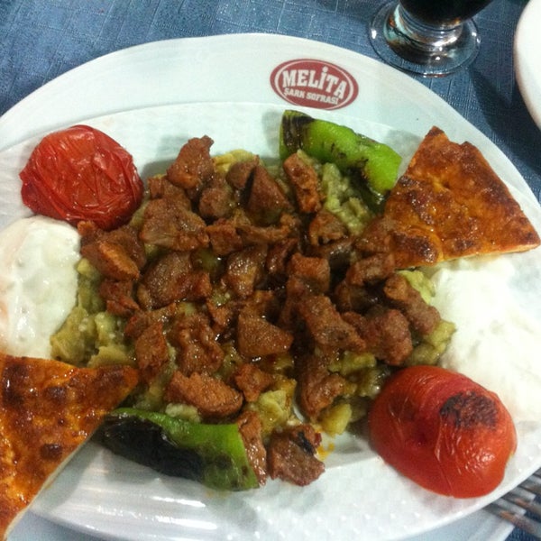 Das Foto wurde bei Melita Şark Sofrası Cafe &amp; Restaurant von Reyhan U. am 9/7/2013 aufgenommen