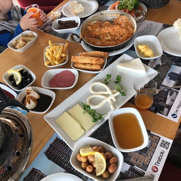 Foto tirada no(a) Mavi Yeşil Restaurant por Huysuzz.. em 3/2/2019