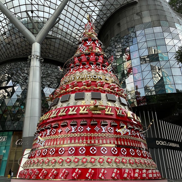 Photo taken at ION Orchard by Kevin L. on 11/29/2023