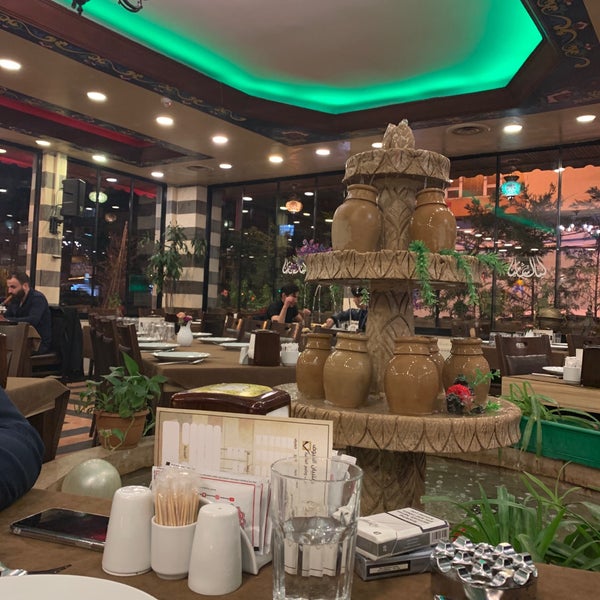 4/4/2019にMishari AlotaibiがLayale Şamiye - Tarihi Sultan Sofrası مطعم ليالي شامية سفرة السلطانで撮った写真