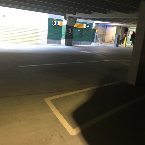 Parking building. Square parking. Жби паркинг. Square parking. Пандус для подземной парковки.