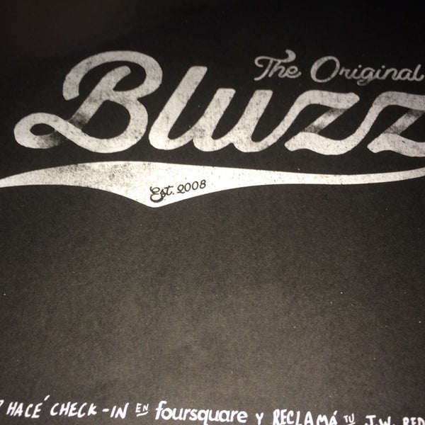 รูปภาพถ่ายที่ Bluzz Bar โดย Alicia G. เมื่อ 11/21/2014