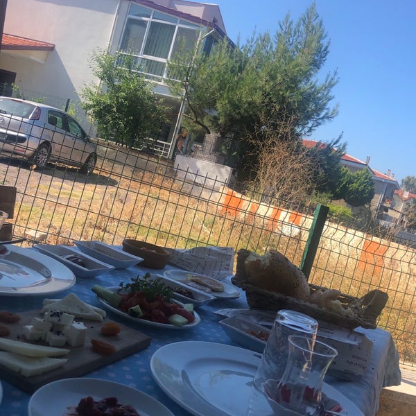 Das Foto wurde bei Saklıgöl Restaurant &amp; Cafe von Harun T. am 6/6/2019 aufgenommen