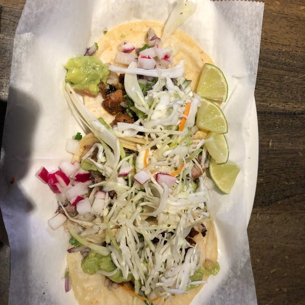 Das Foto wurde bei La Capital Tacos von Jan I. am 11/6/2018 aufgenommen